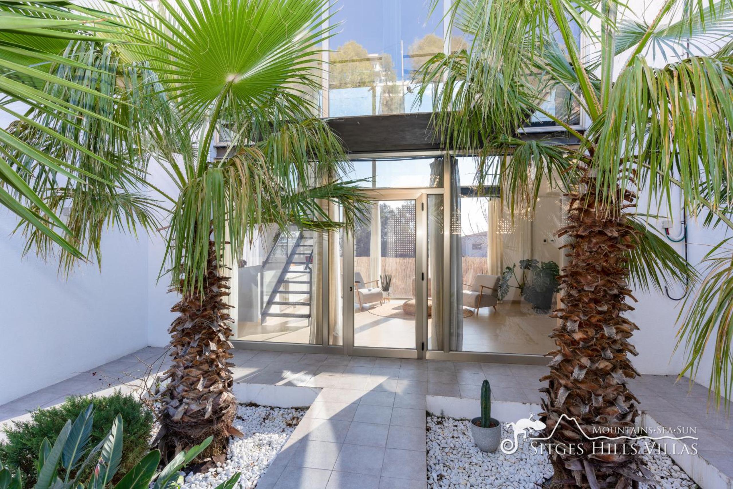 Designer Villa Elodie with private pool and space