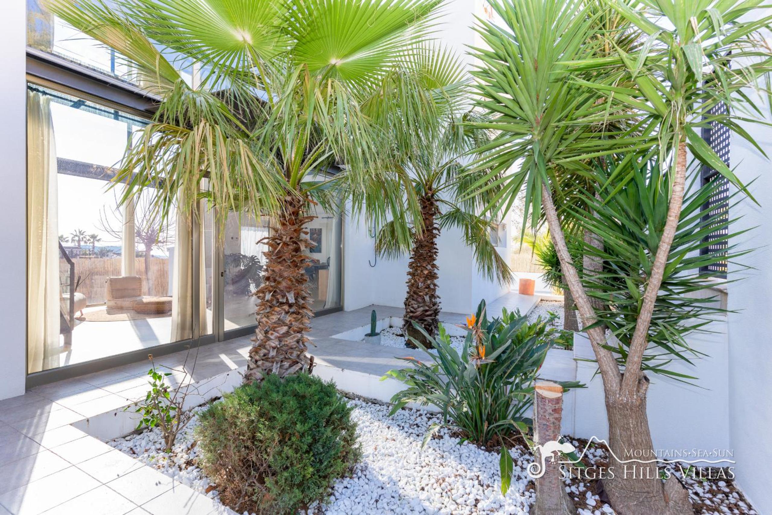 Designer Villa Elodie with private pool and space