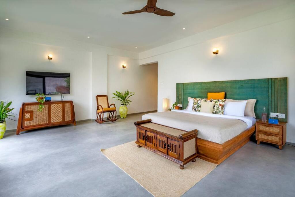 SaffronStays Sonnet - 4BR veg pool villa with grand piano, theater, lawn & mountain views near Mumbai