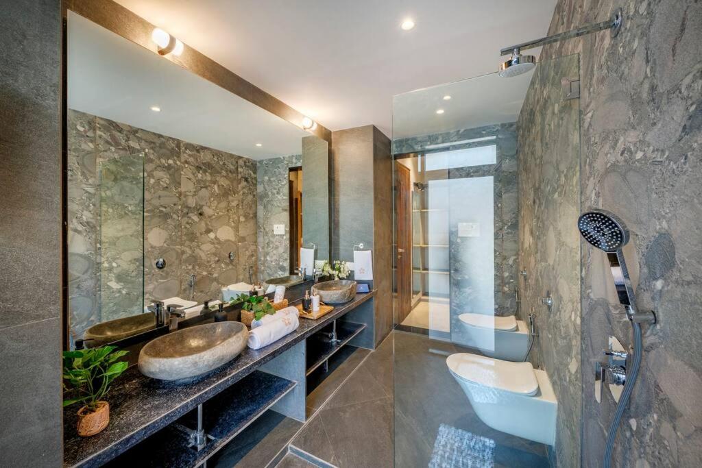 SaffronStays Sonnet - 4BR veg pool villa with grand piano, theater, lawn & mountain views near Mumbai