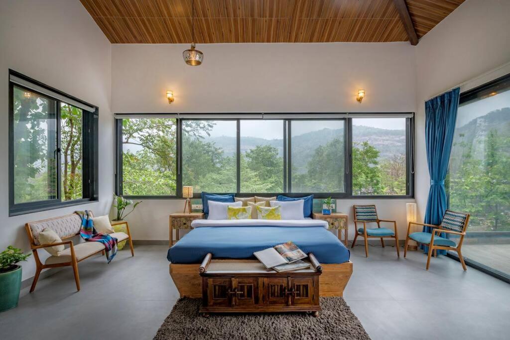 SaffronStays Sonnet - 4BR veg pool villa with grand piano, theater, lawn & mountain views near Mumbai