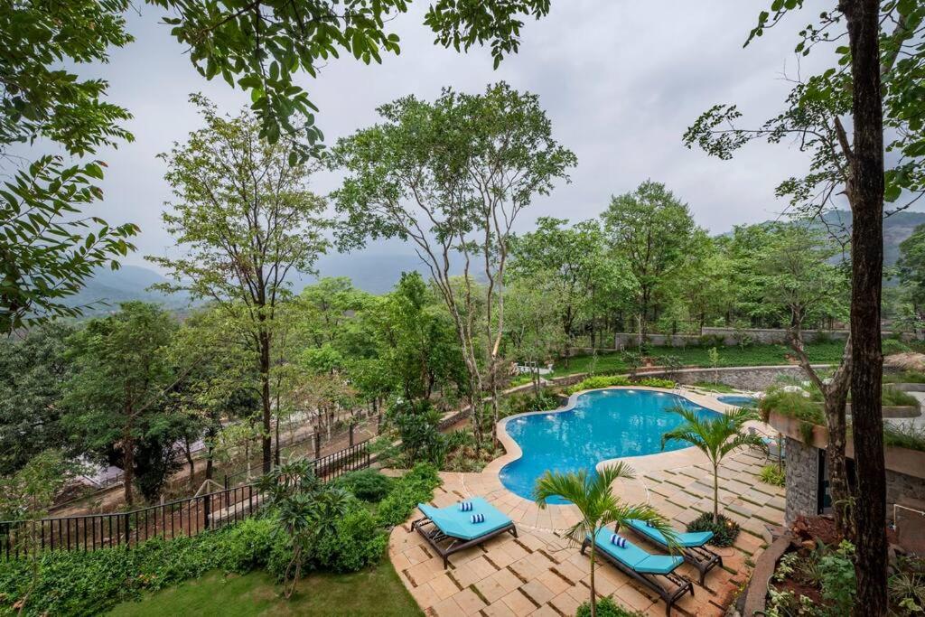 SaffronStays Sonnet - 4BR veg pool villa with grand piano, theater, lawn & mountain views near Mumbai