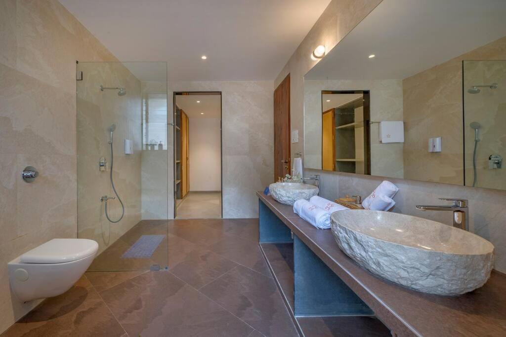 SaffronStays Sonnet - 4BR veg pool villa with grand piano, theater, lawn & mountain views near Mumbai