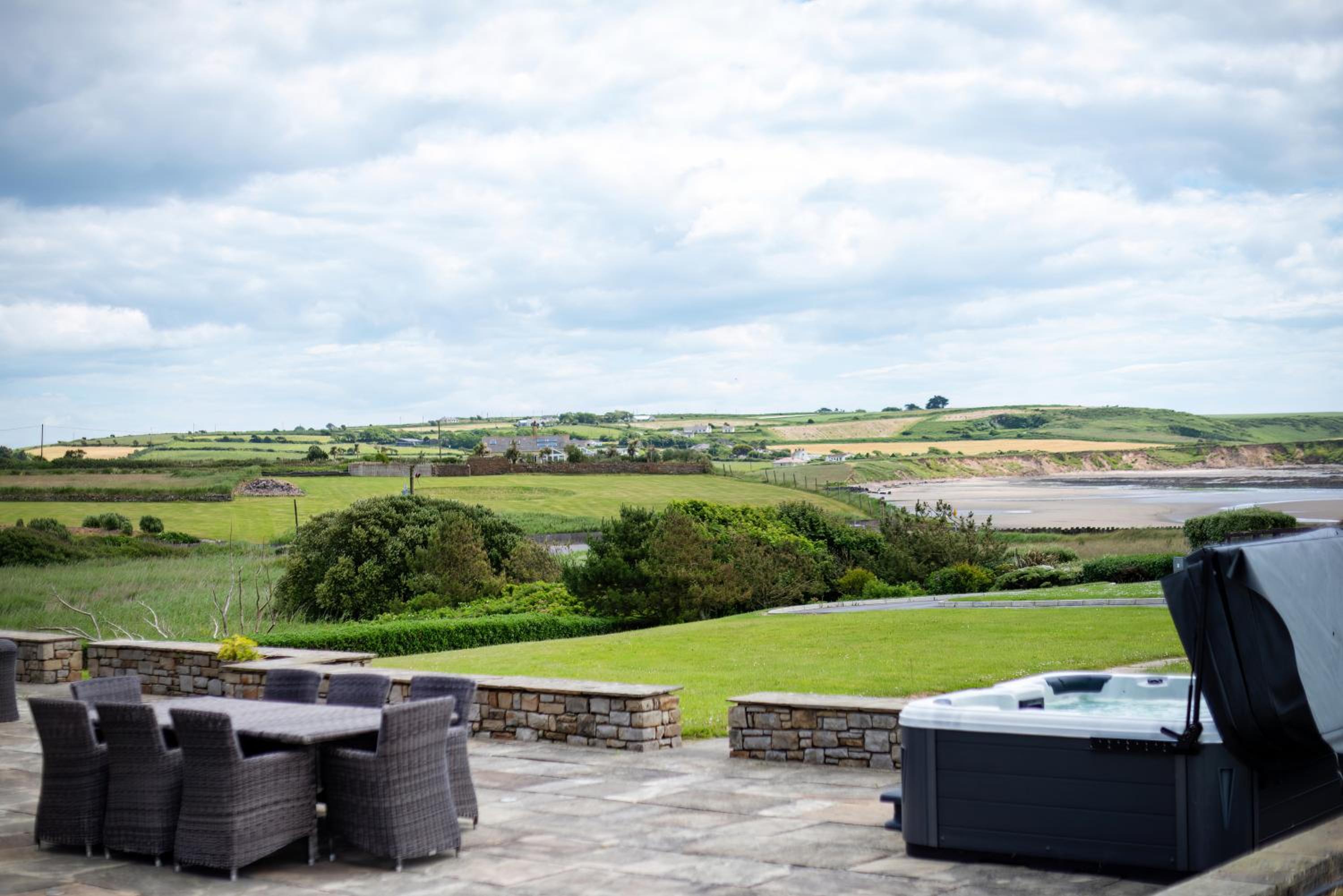 5 Bed Villa - Sleeps 10 - Hot Tub - Country Views view 4