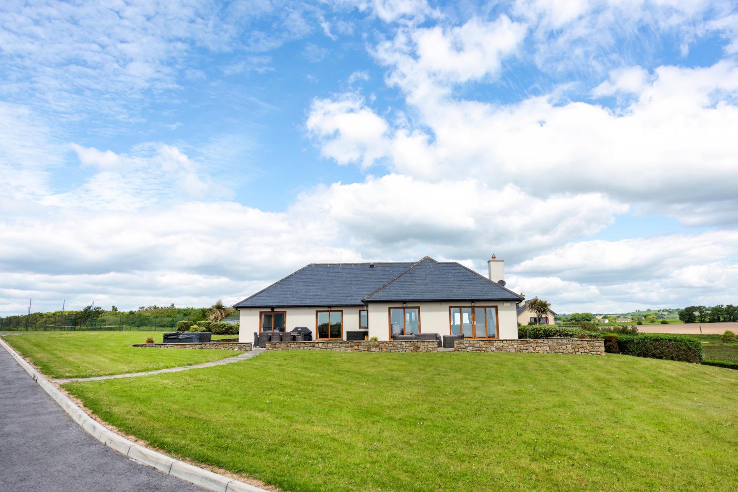 5 Bed Villa - Sleeps 10 - Hot Tub - Country Views view 5