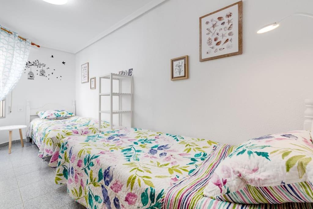 Modern and Central 2bd Apt with Terrace & WIFI view 2