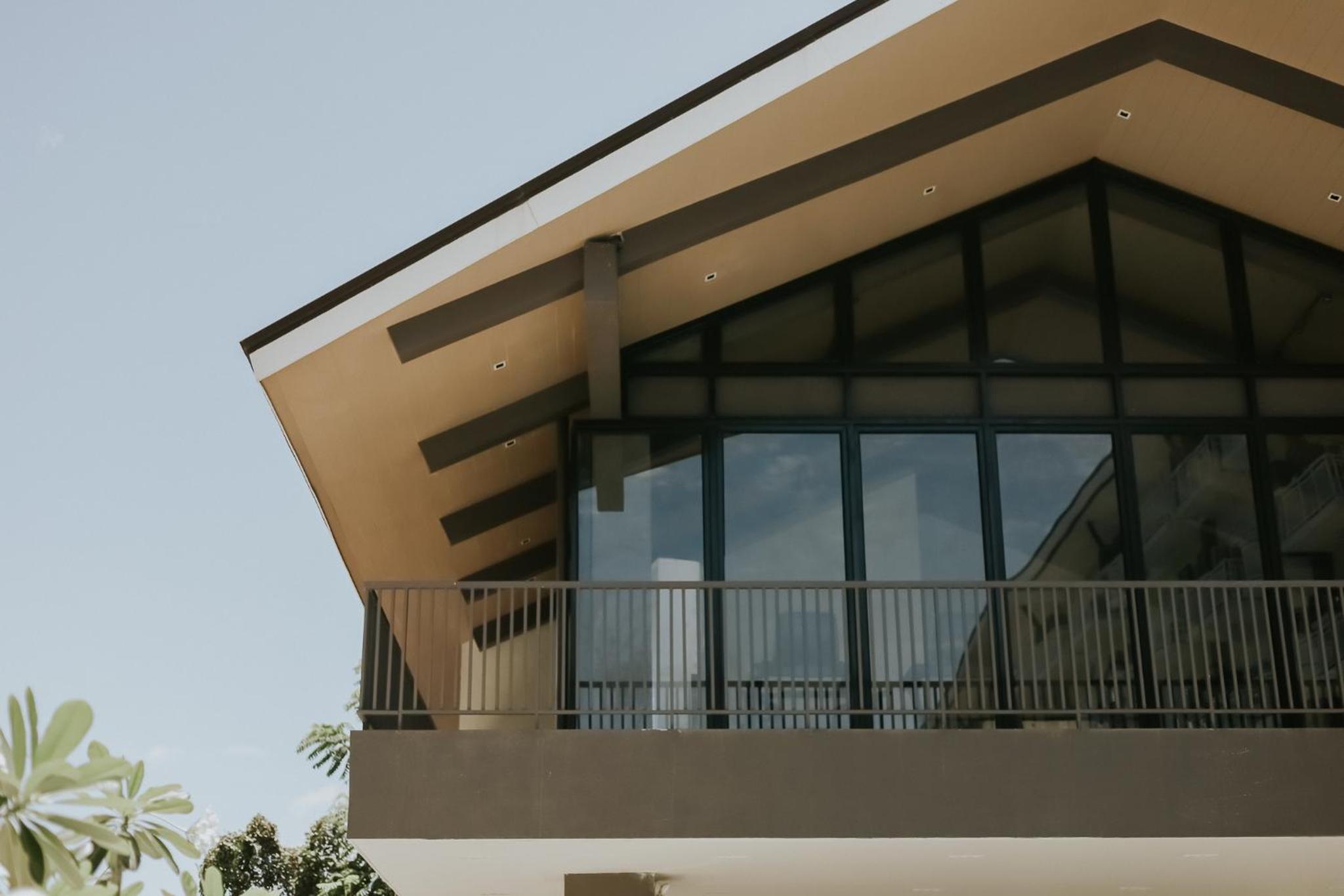 Amani Grand #332, Near Mactan Airport,Fast WIFI, Netflix & Pool view 3