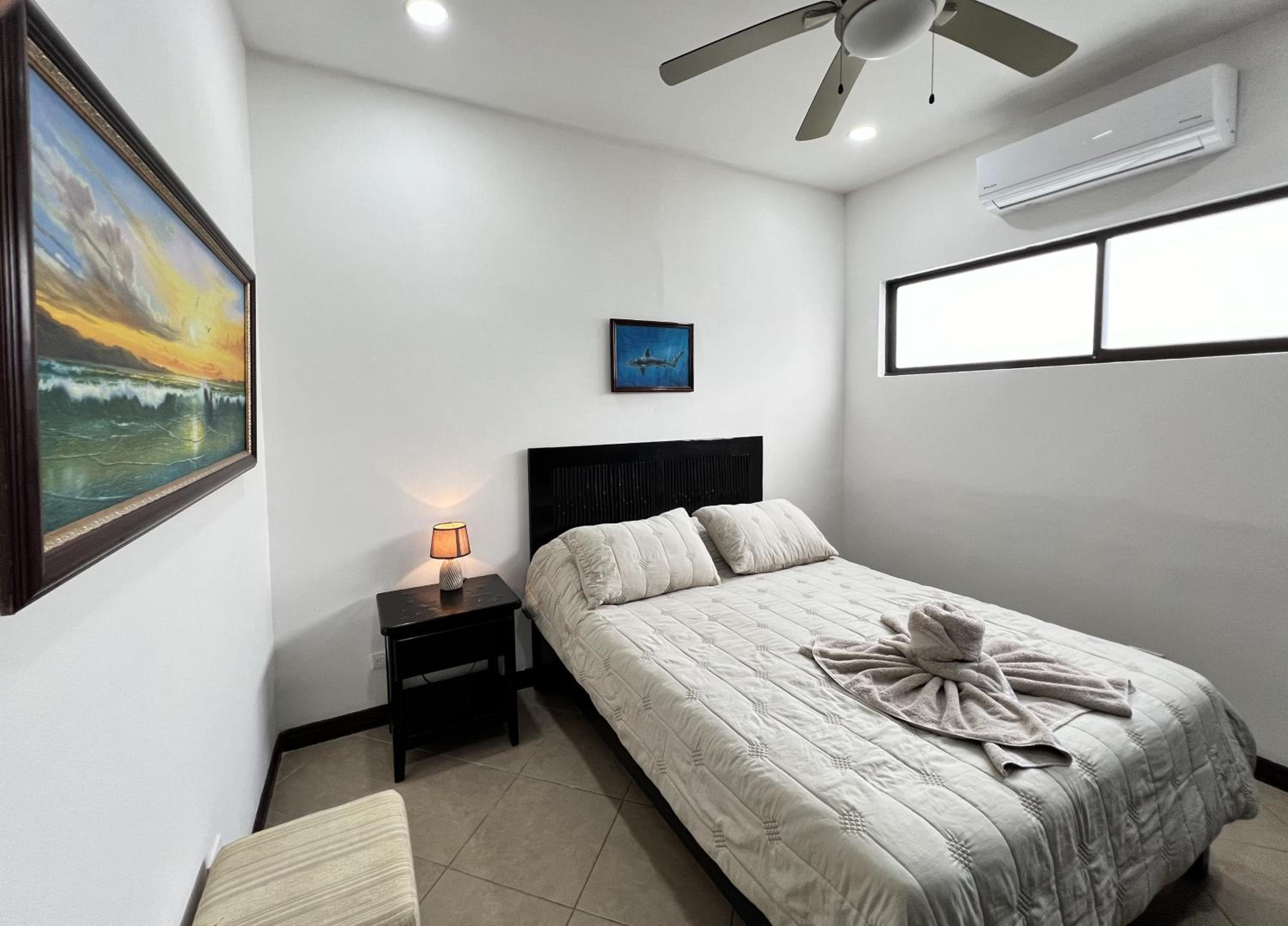 Spacious 2 Bed 2 Bath l Great Walking Score