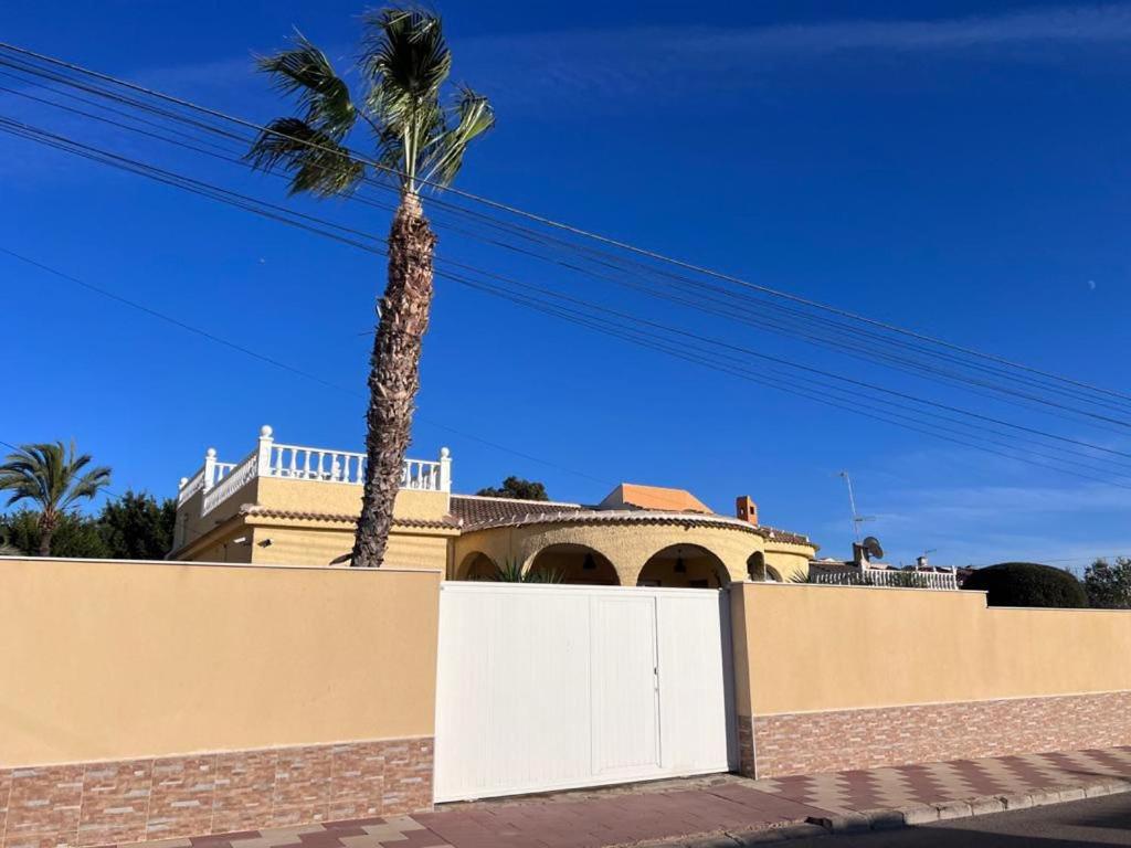 Villa with Private Pool in El Chaparral