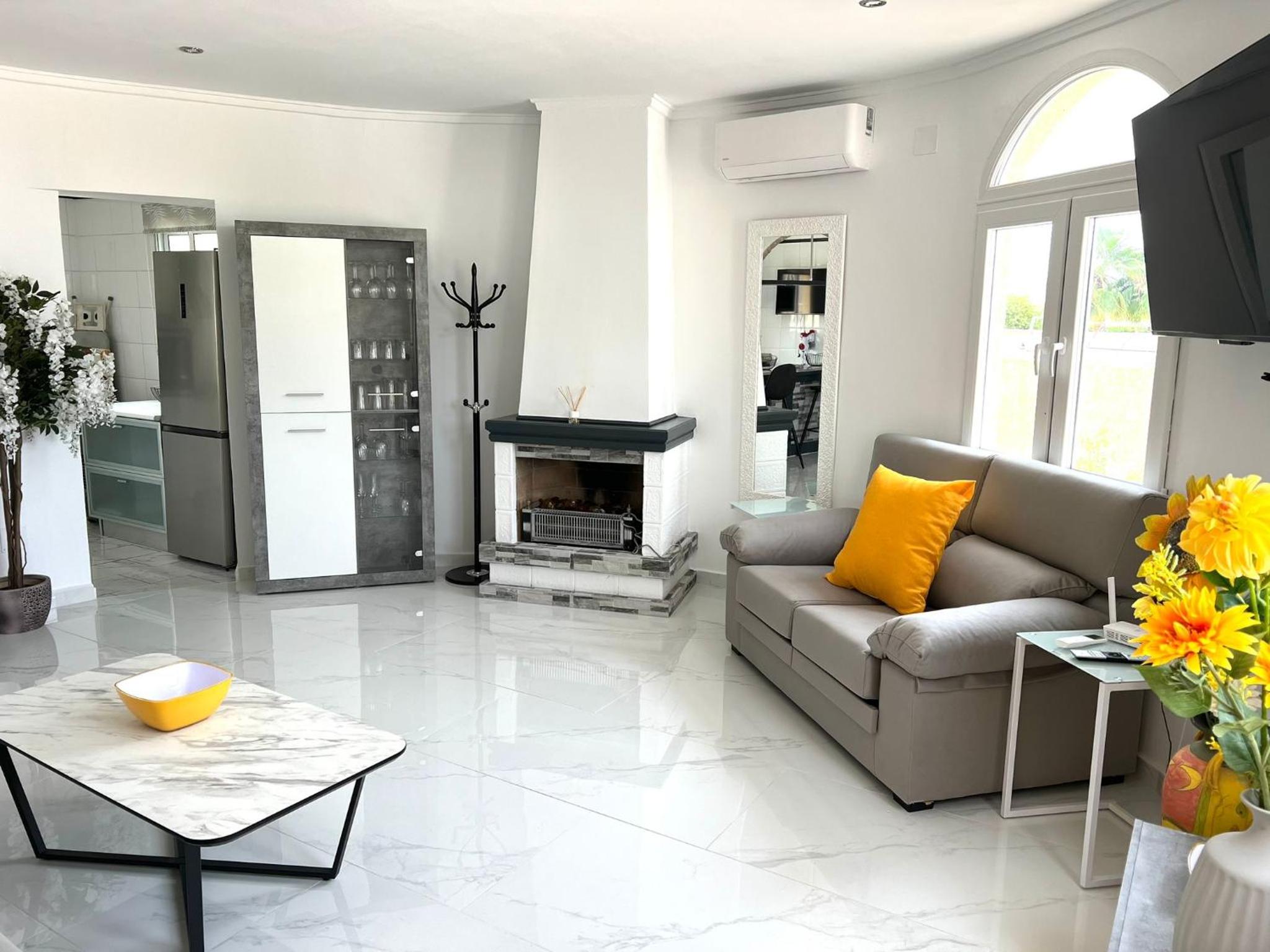 Villa with Private Pool in El Chaparral