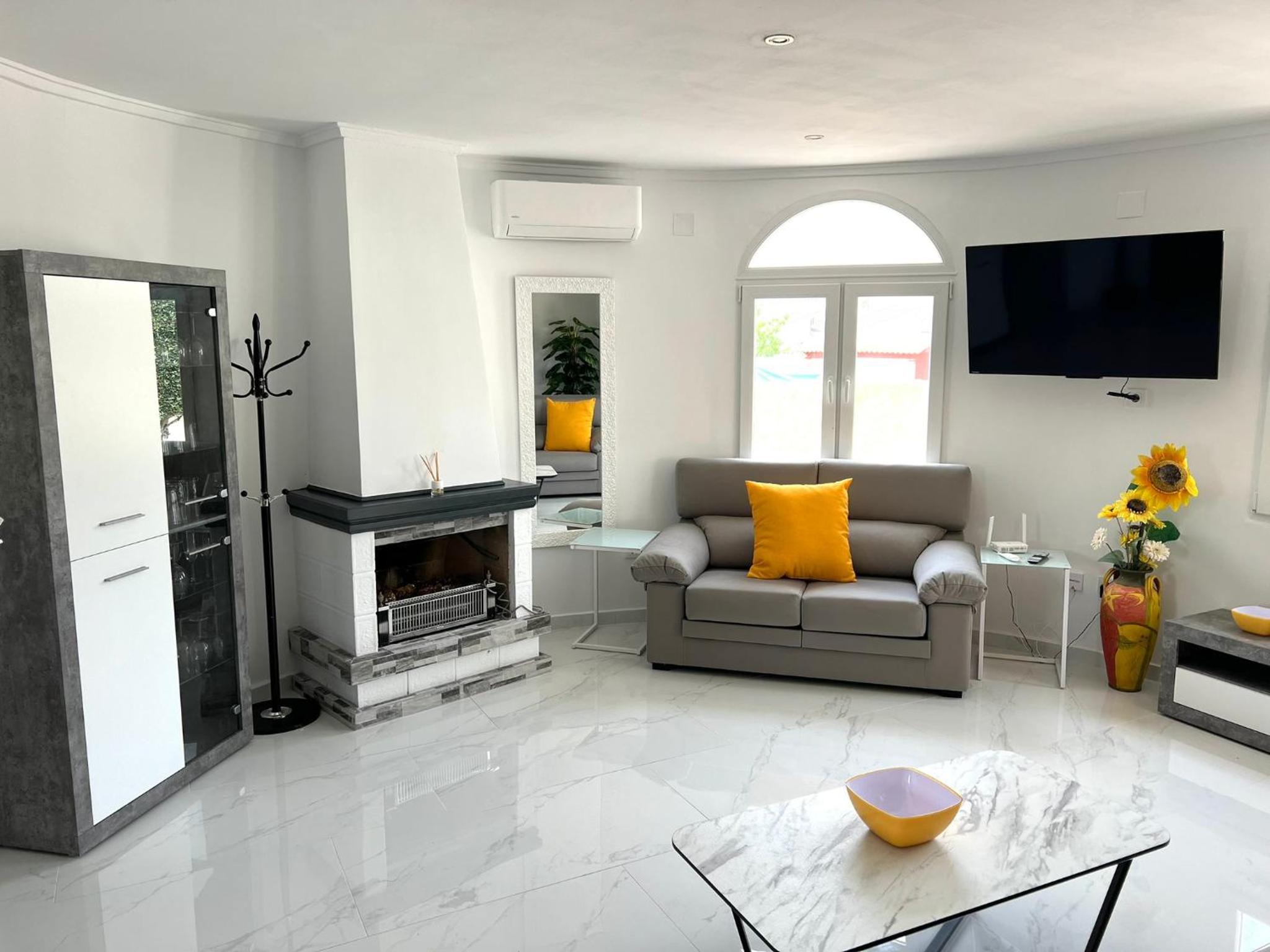 Villa with Private Pool in El Chaparral