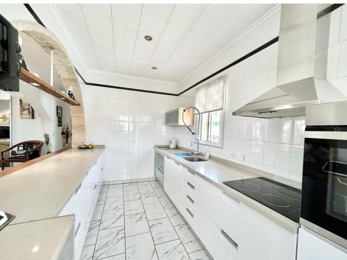 Villa with Private Pool in El Chaparral