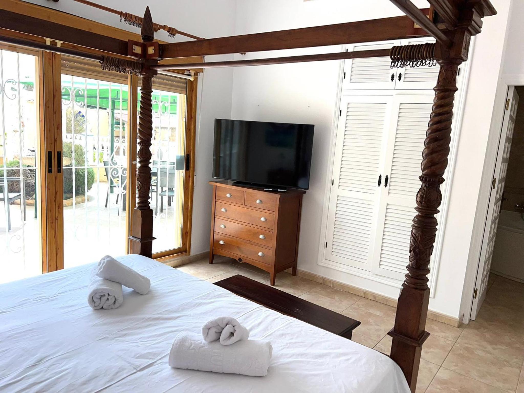 Villa with Private Pool in El Chaparral