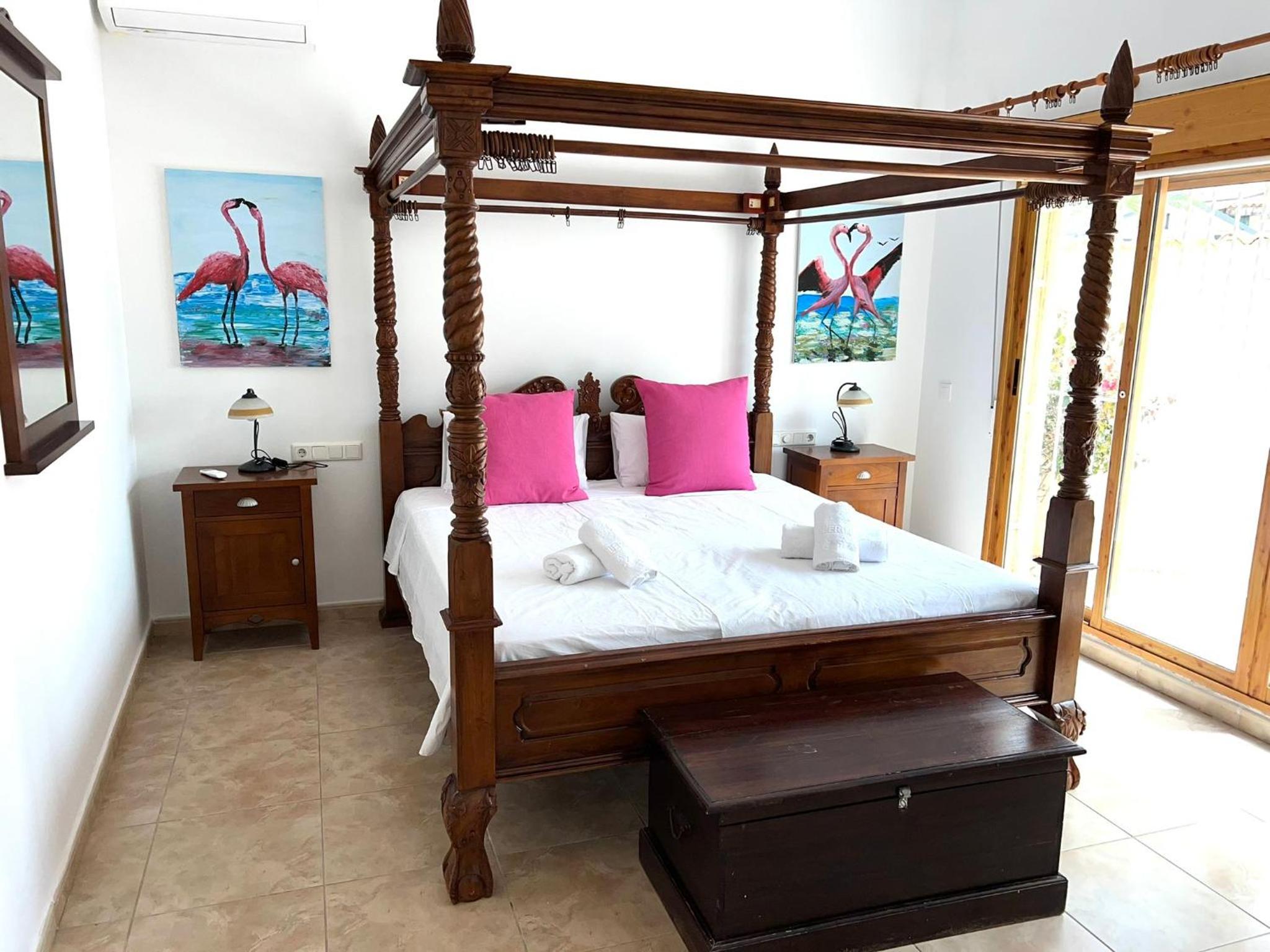 Villa with Private Pool in El Chaparral