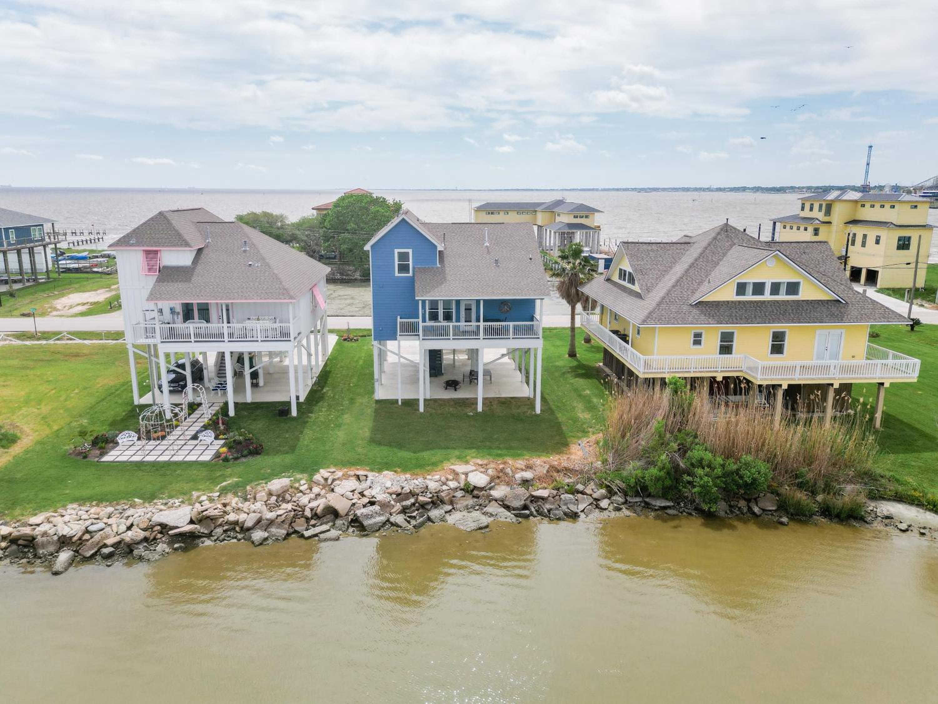 Water Front 3 25 Bath Kingbed Kemah Seabrook view 4