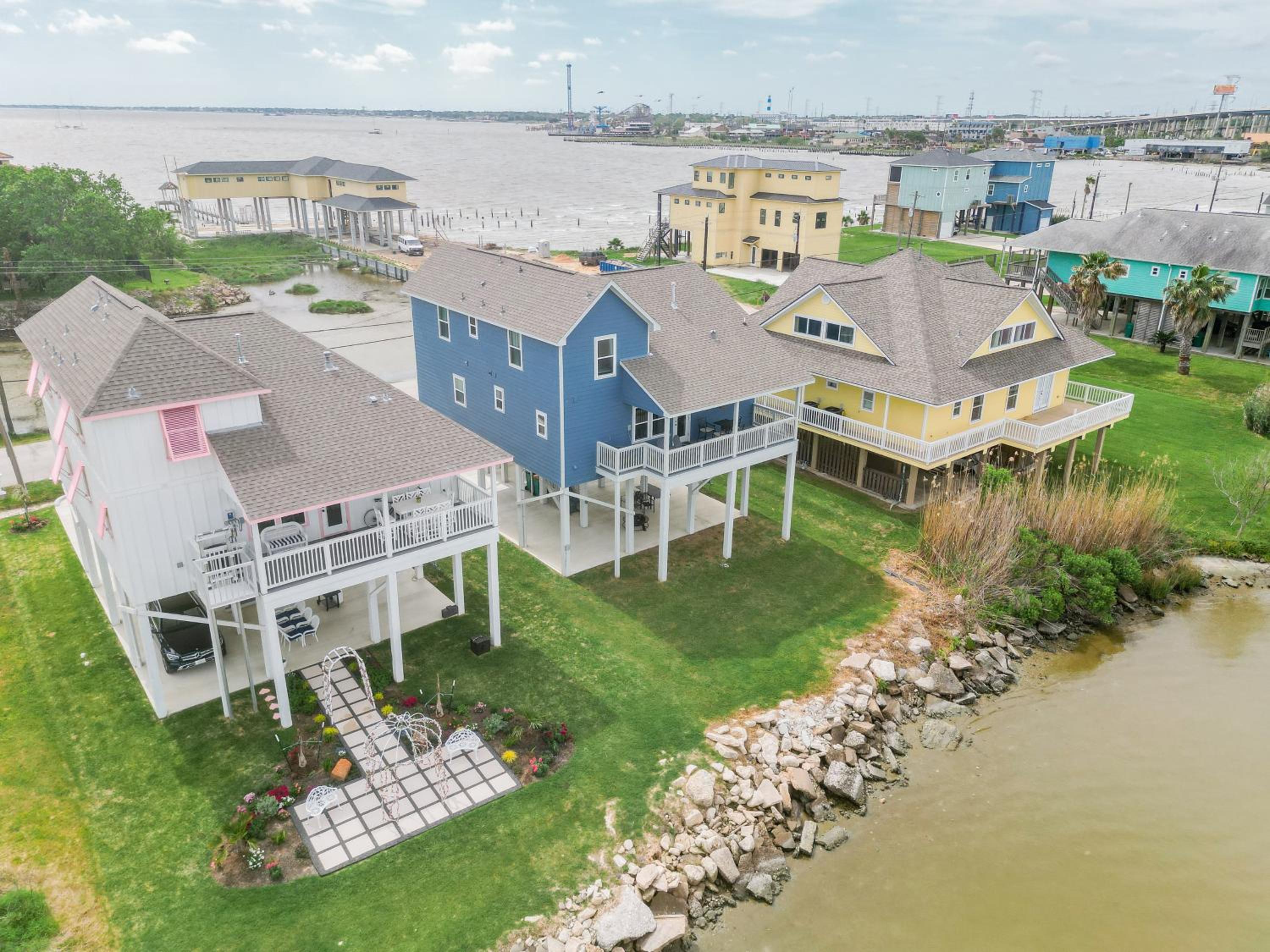 Water Front 3 25 Bath Kingbed Kemah Seabrook view 5