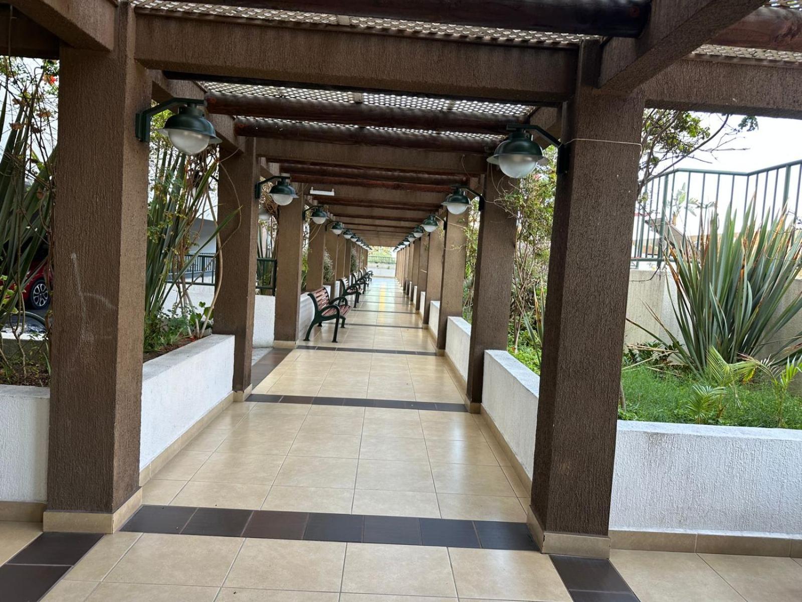 Departamento detrás de playa brava avenida cerca de Jumbo