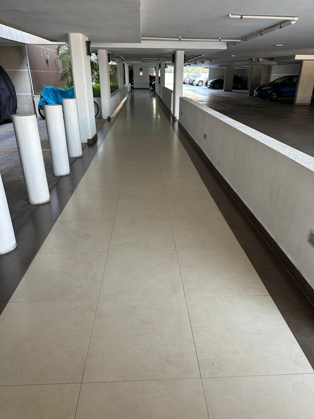 Departamento detrás de playa brava avenida cerca de Jumbo