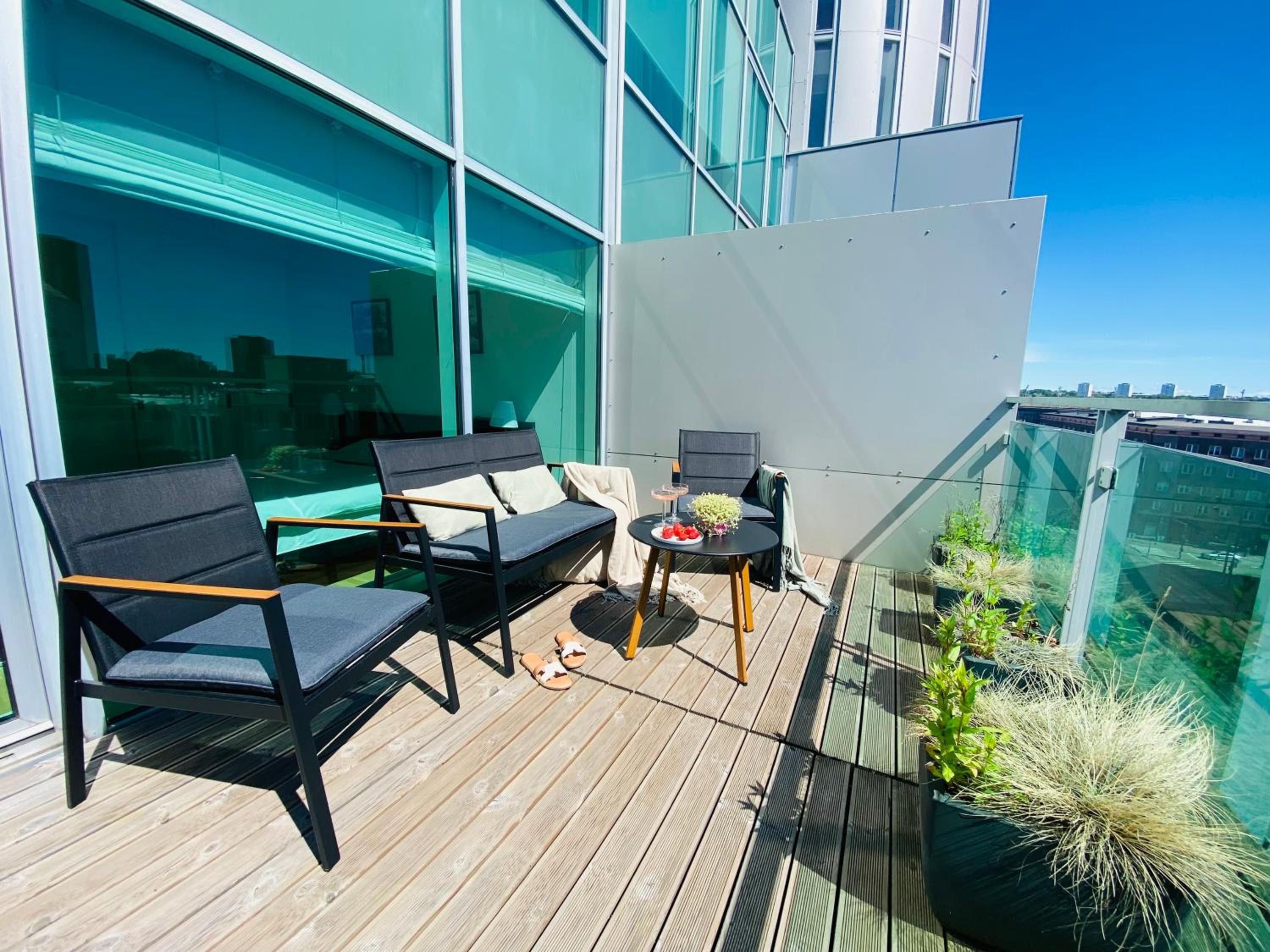City Heart Apartment with a Sunny Rooftop Terrace