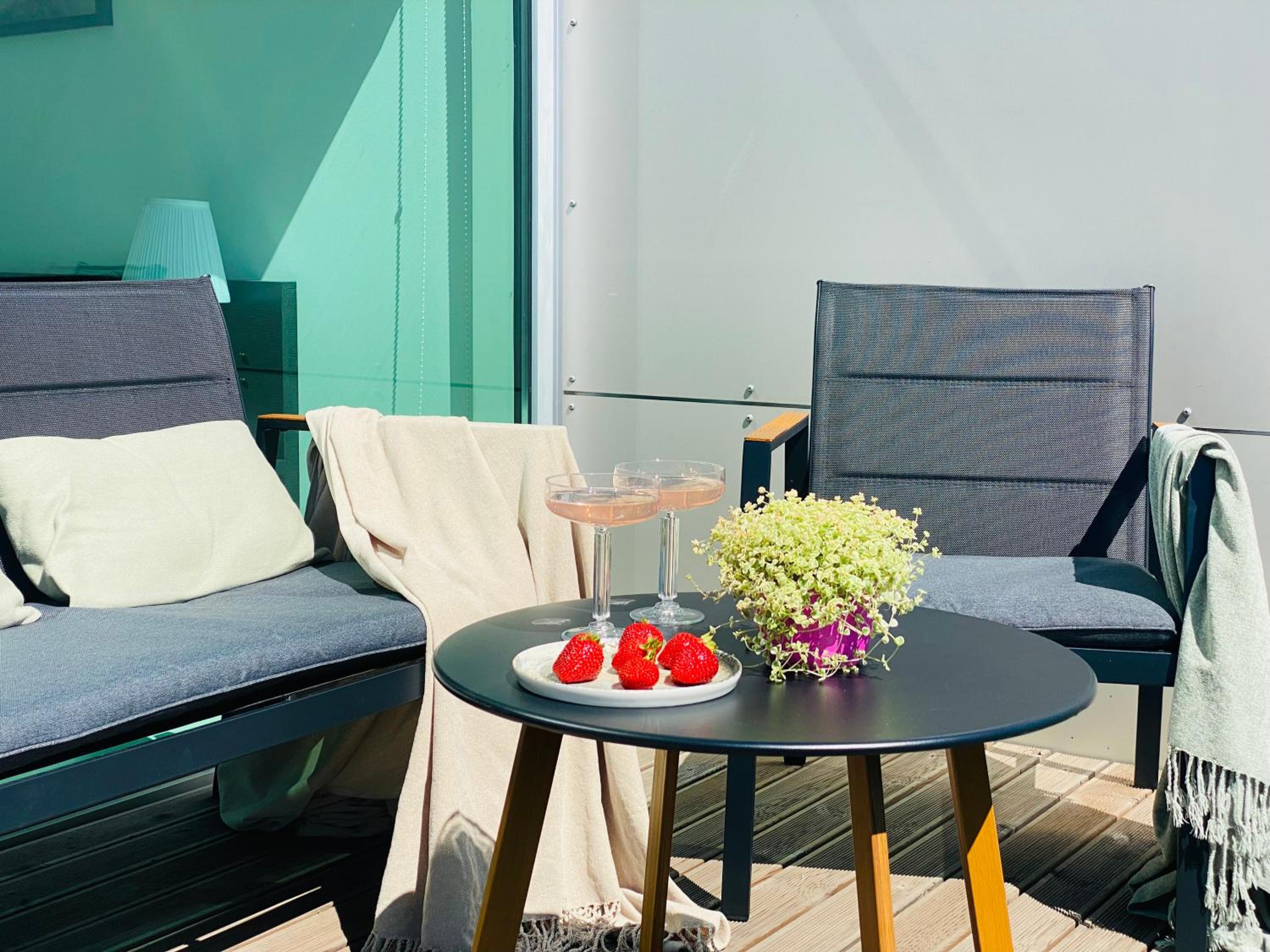 City Heart Apartment with a Sunny Rooftop Terrace