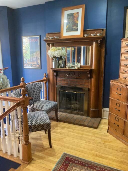 Private room with full size bed in Lakeview - 3C view 2