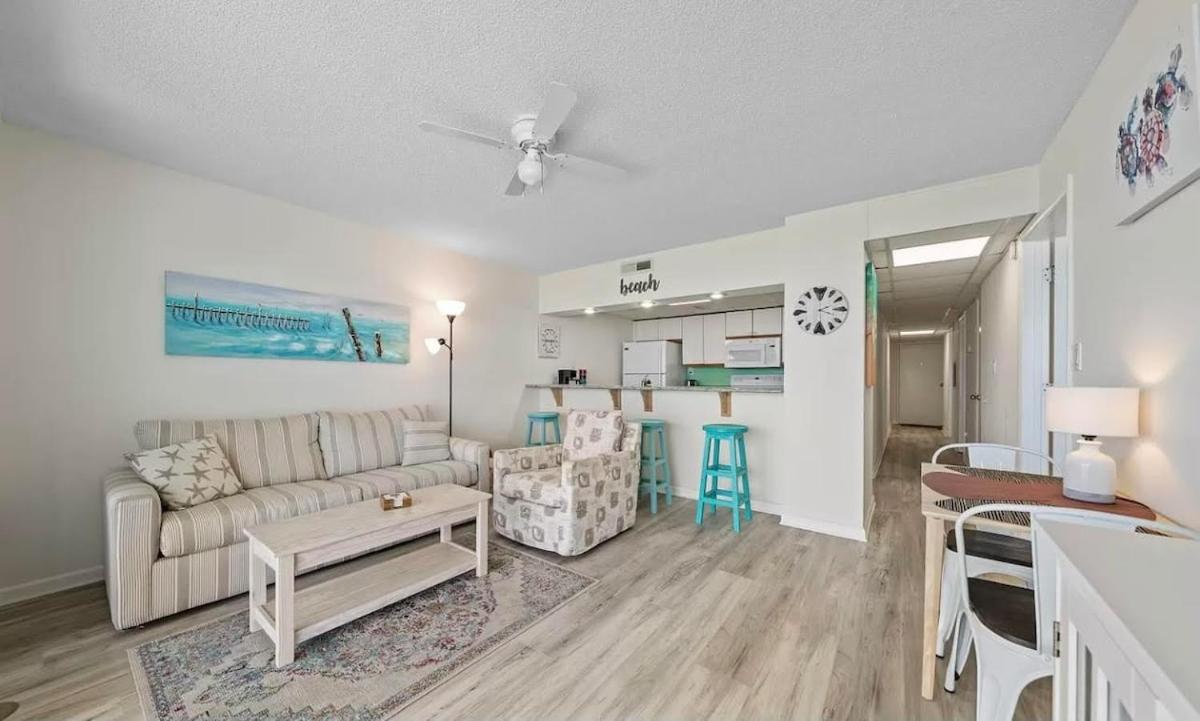 Sea breeze-Steps from the beach view 3