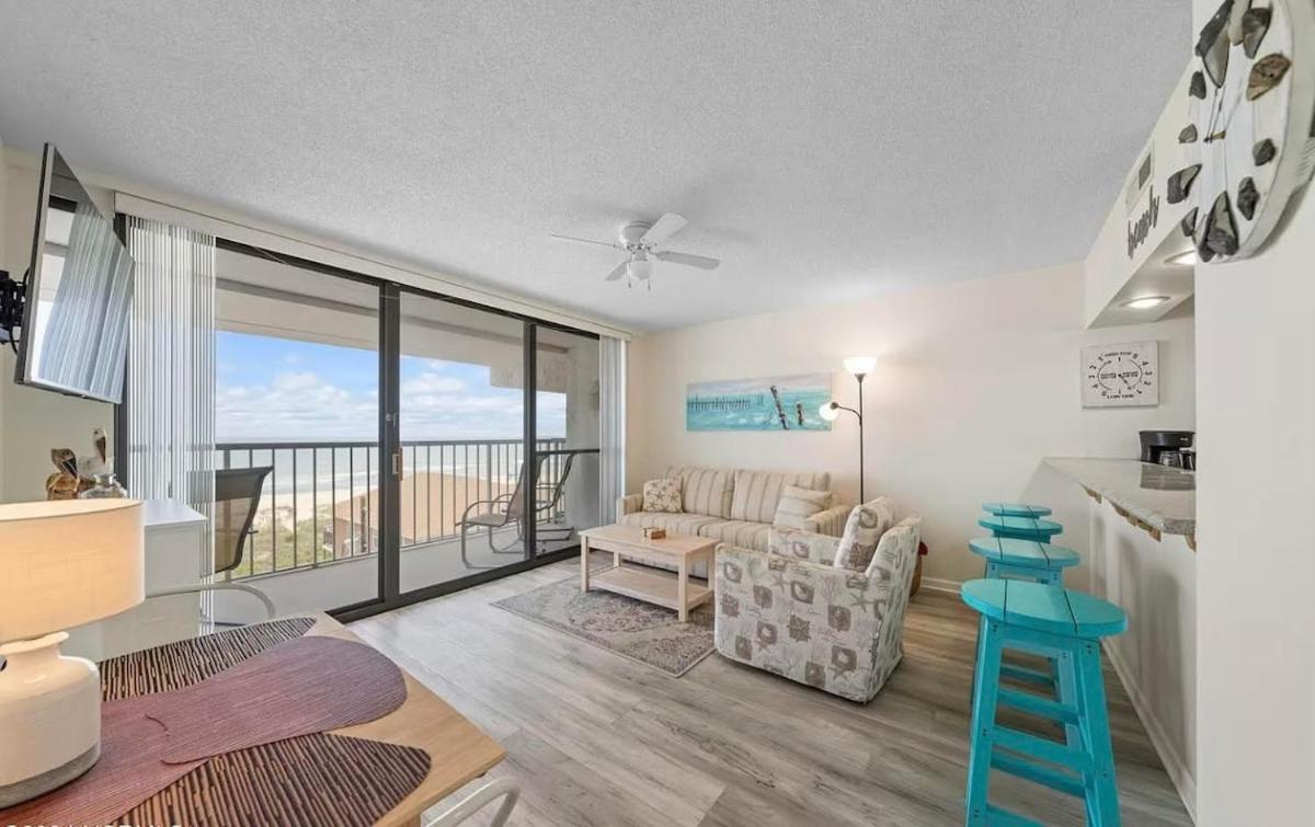 Sea breeze-Steps from the beach view 4