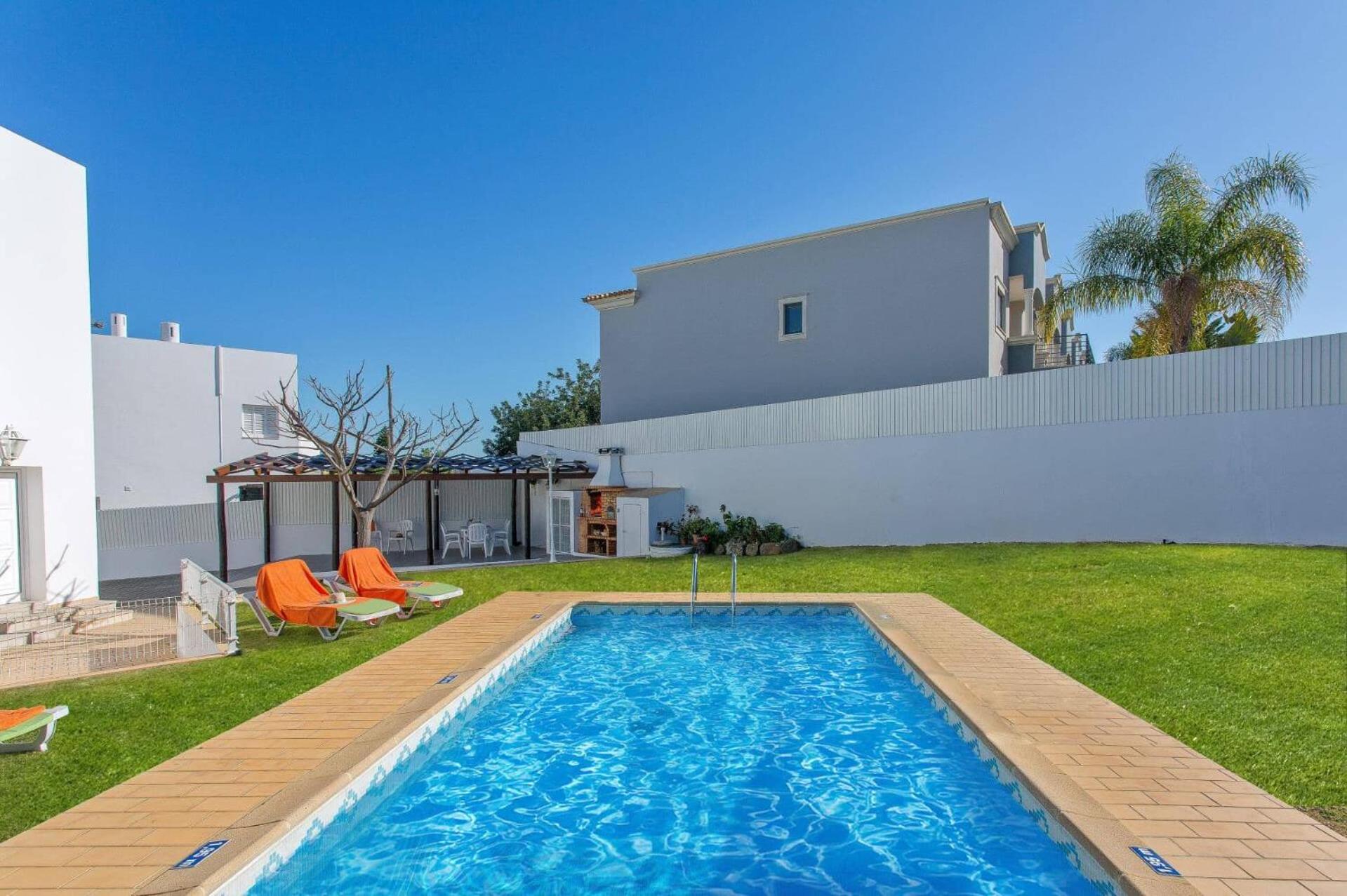 Villa Leonor by Villa Plus