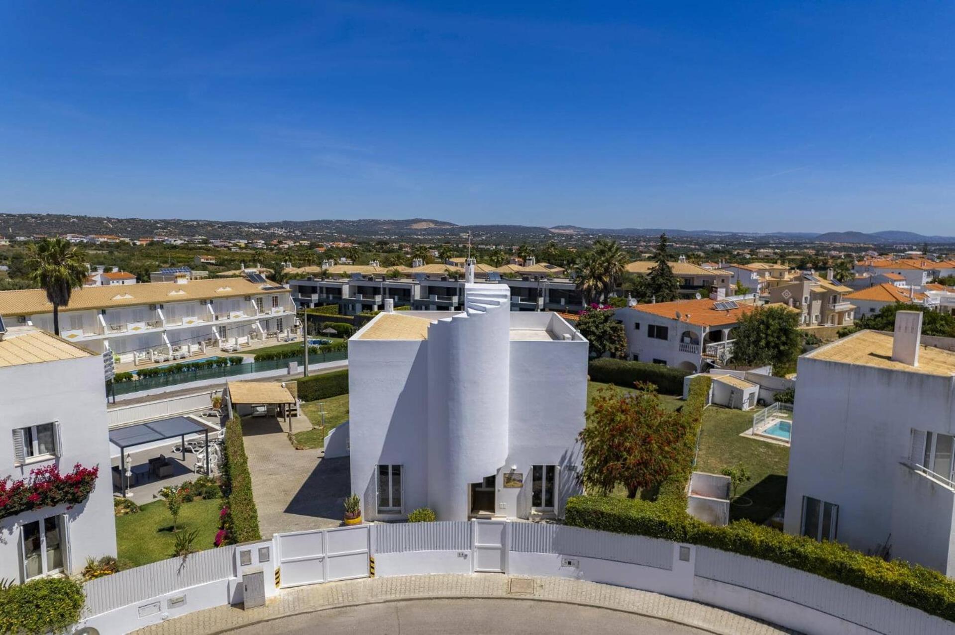 Villa Leonor by Villa Plus