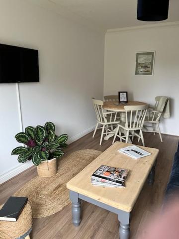 Tranquil 2-Bed Bungalow Near to Southwold view 2