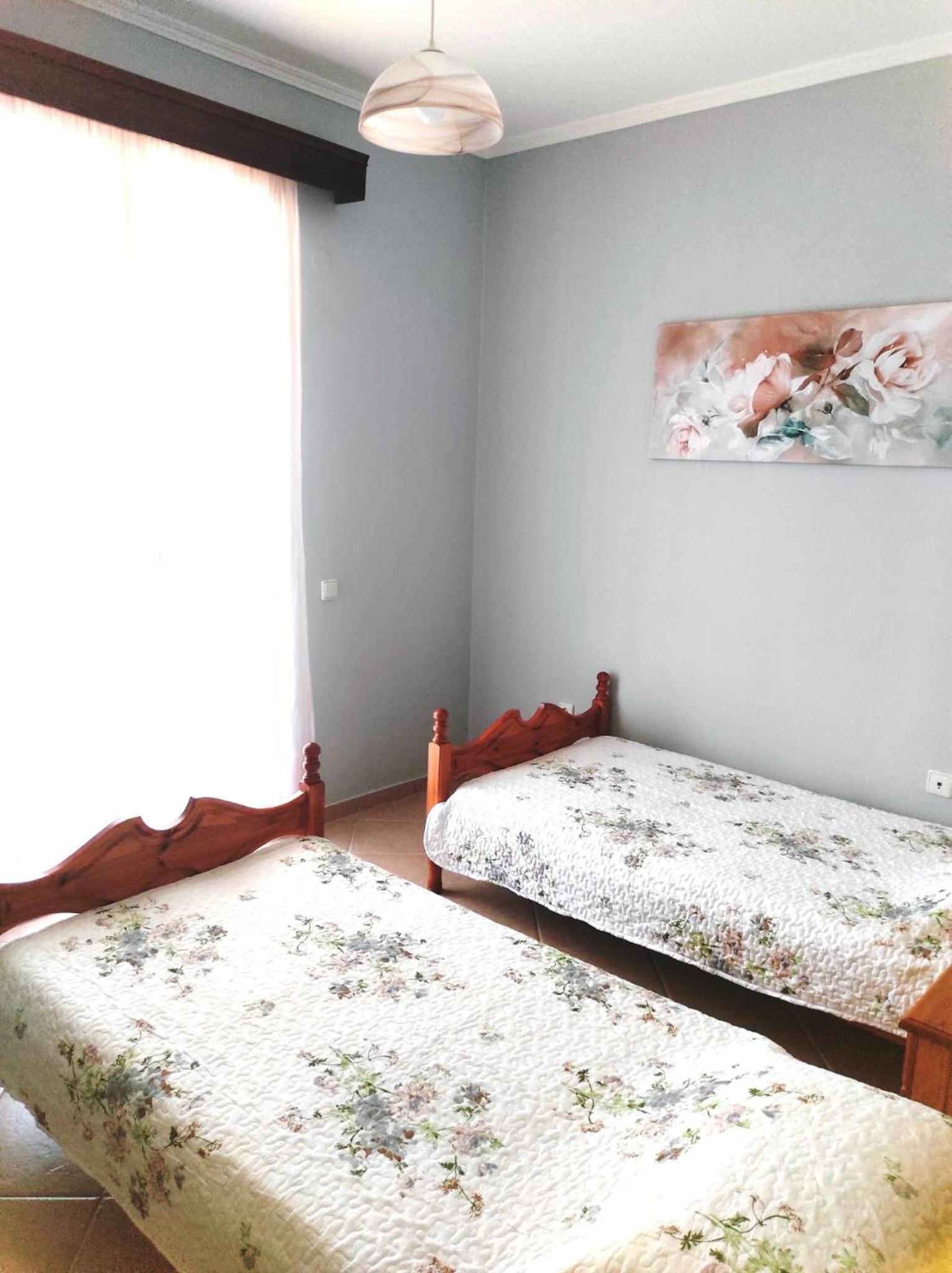 Sunny studio and apartment near the sea