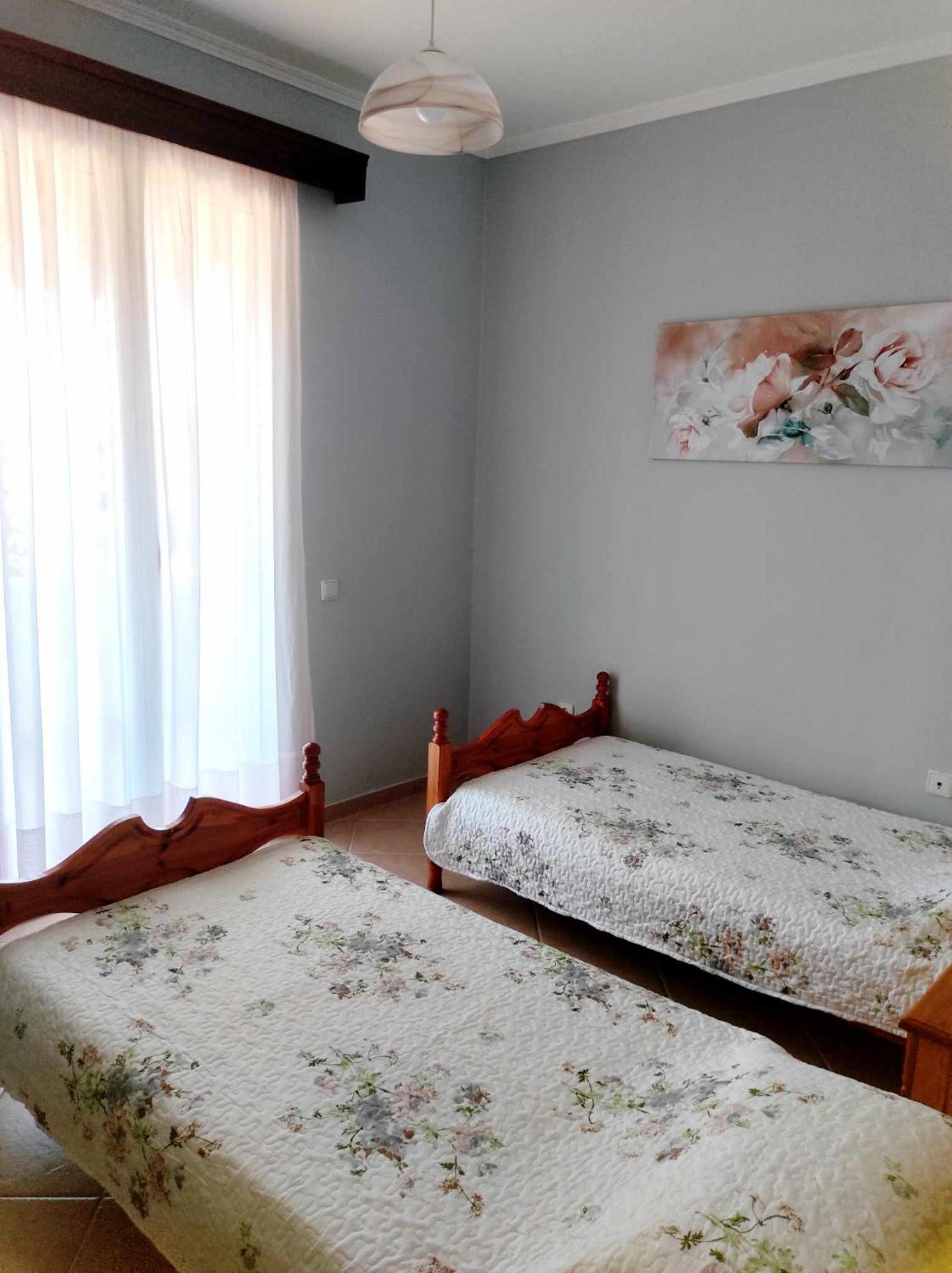 Sunny studio and apartment near the sea