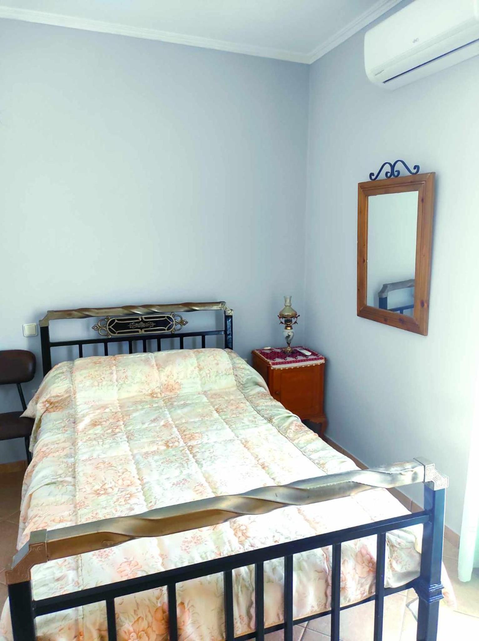 Sunny studio and apartment near the sea