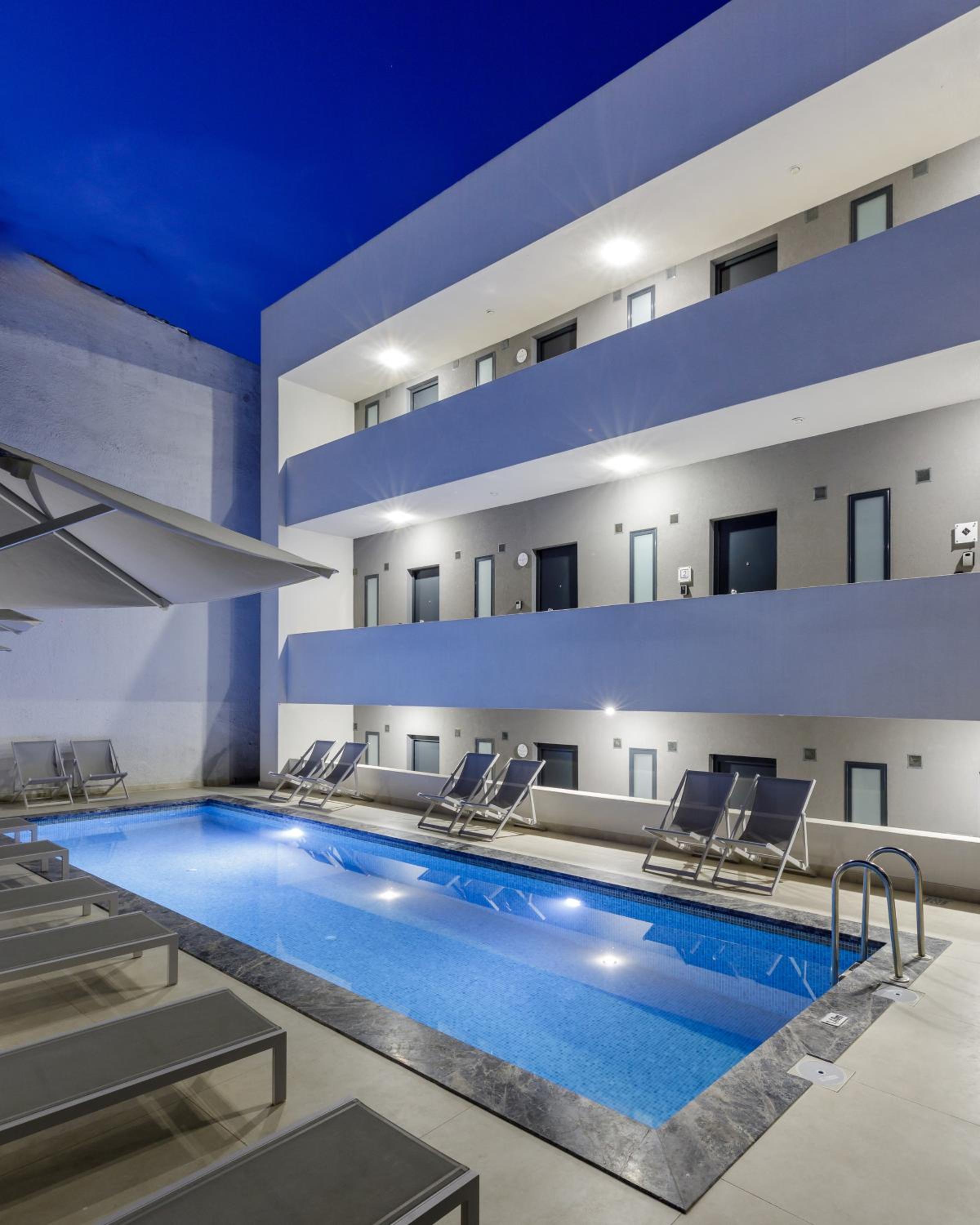 Live The Luxe