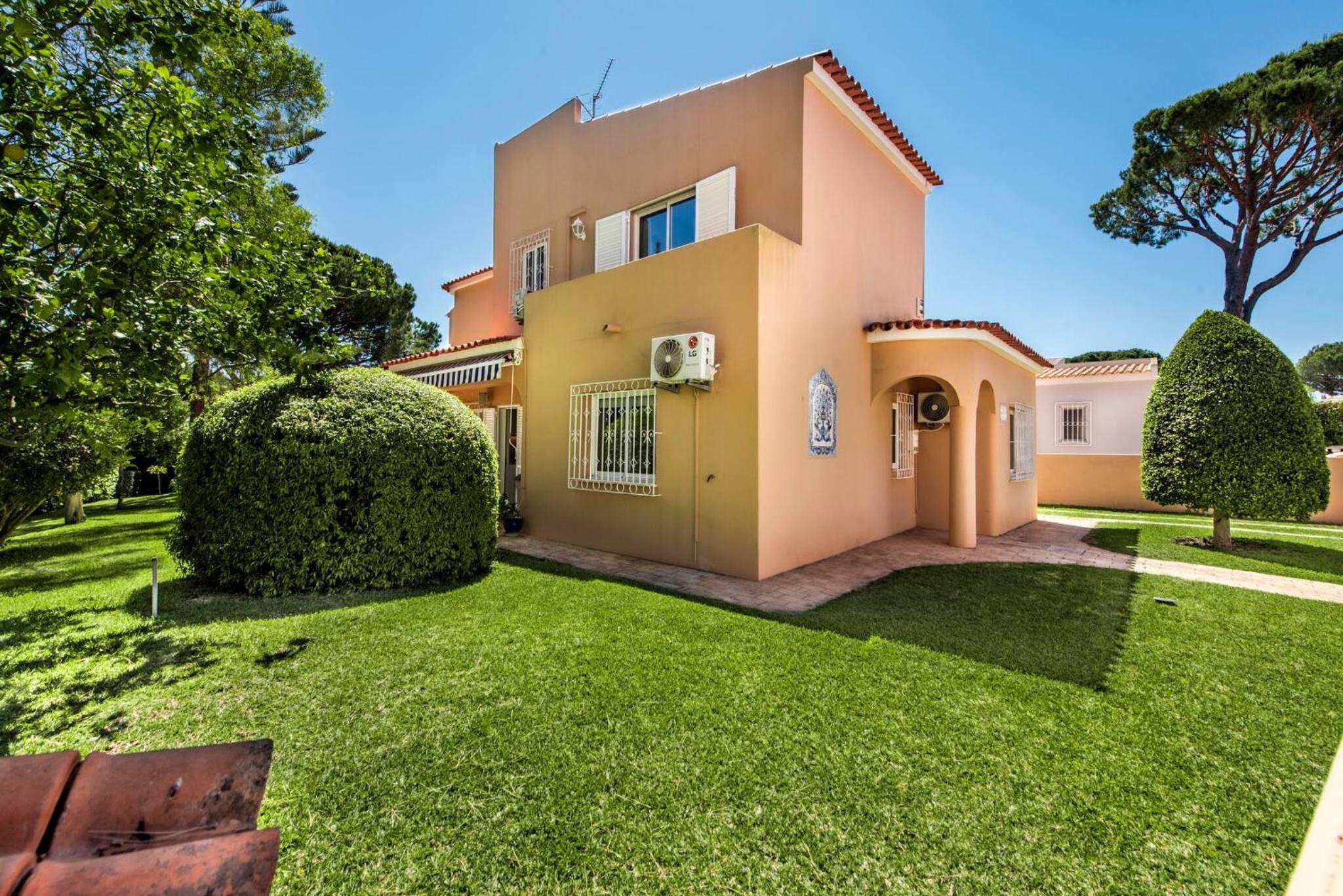 4 Bedrooms Private Pool Close To All Amenities view 4
