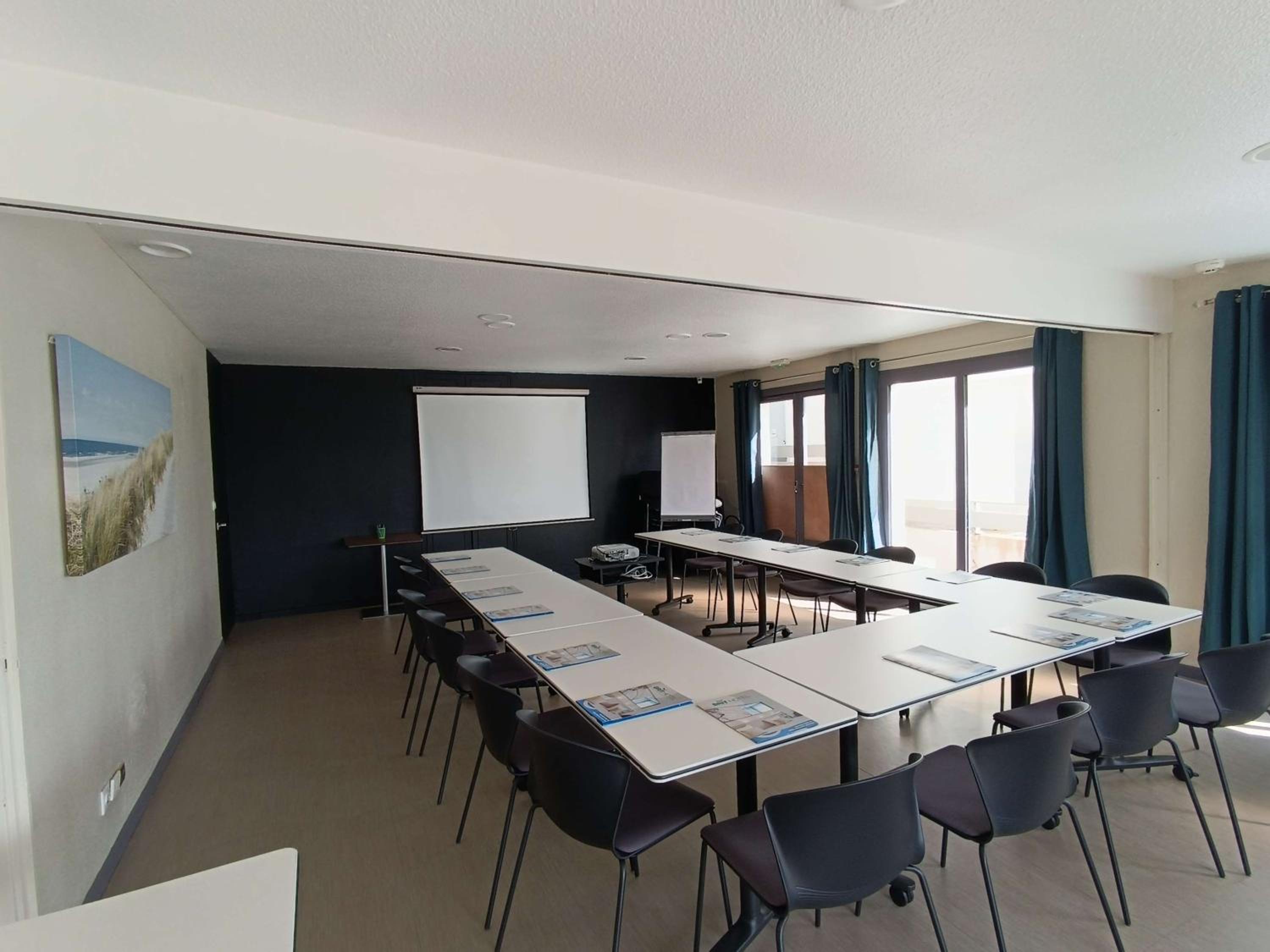 Quimper Vacations - Brit Hotel Quimper Sud - Property Image 4