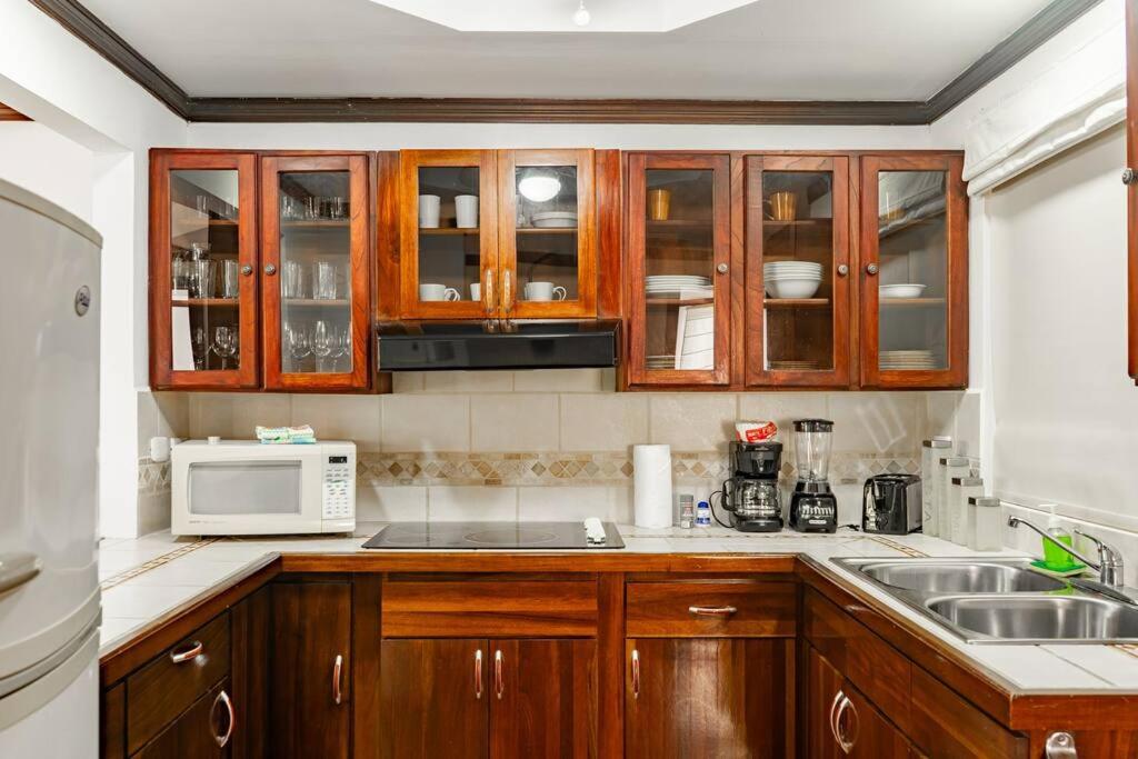 Tropical Oasis Family 2bdr
