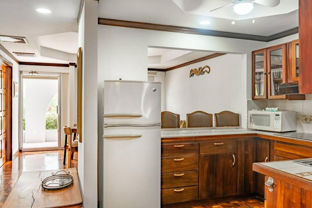 Tropical Oasis Family 2bdr