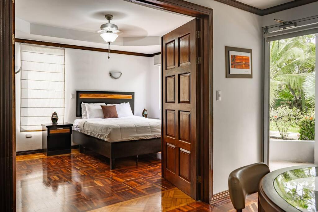 Tropical Oasis Family 2bdr