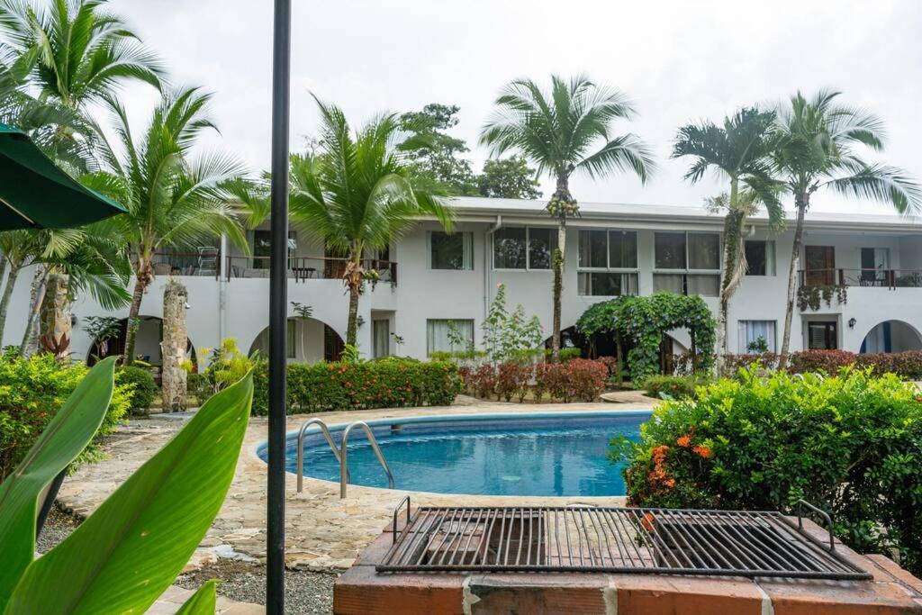 Tropical Oasis Family 2bdr