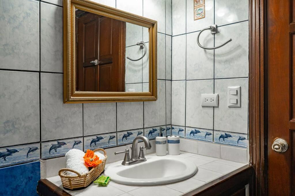 Tropical Oasis Family 2bdr