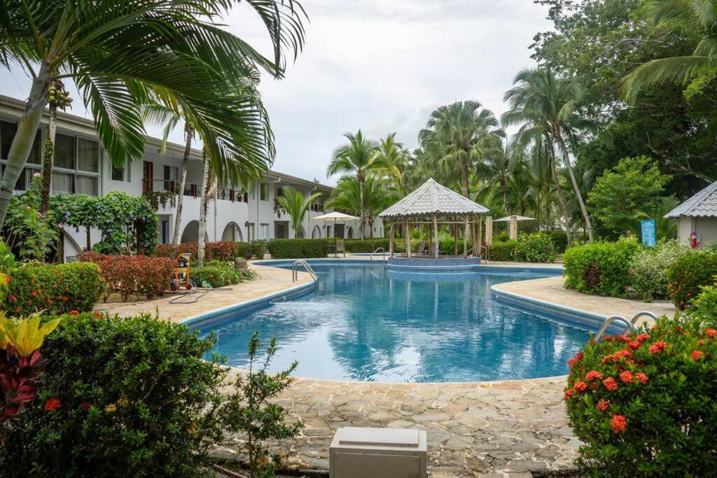 Tropical Oasis Family 2bdr