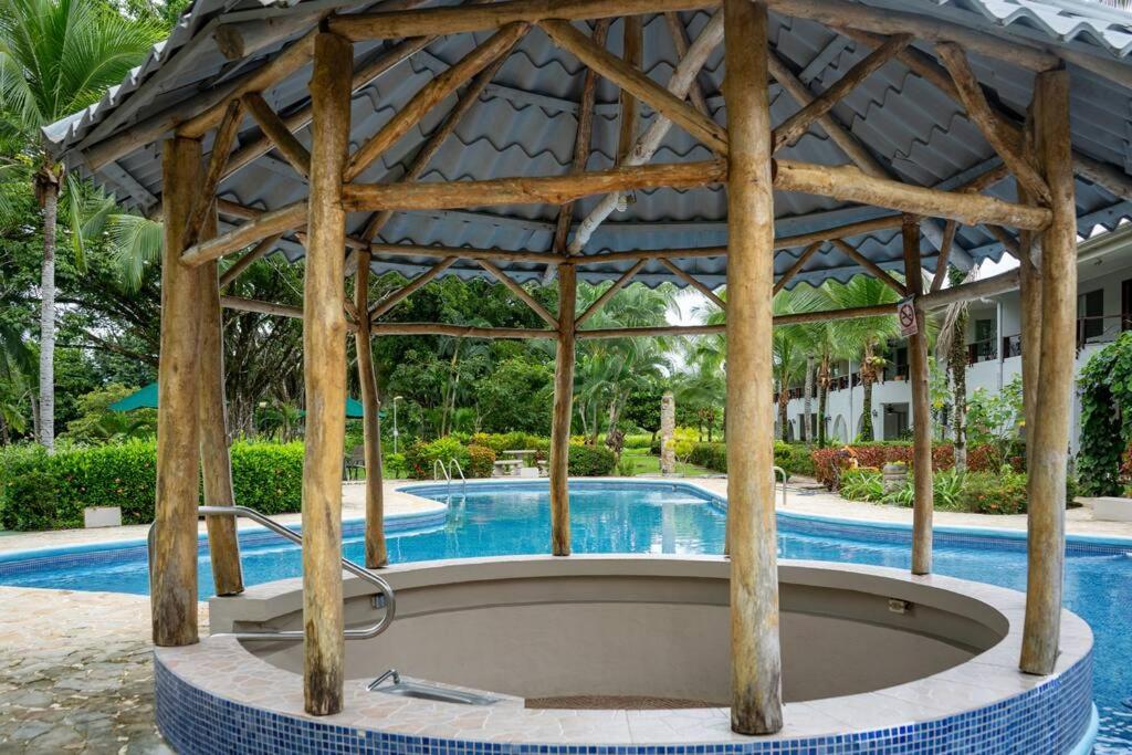 Tropical Oasis Family 2bdr