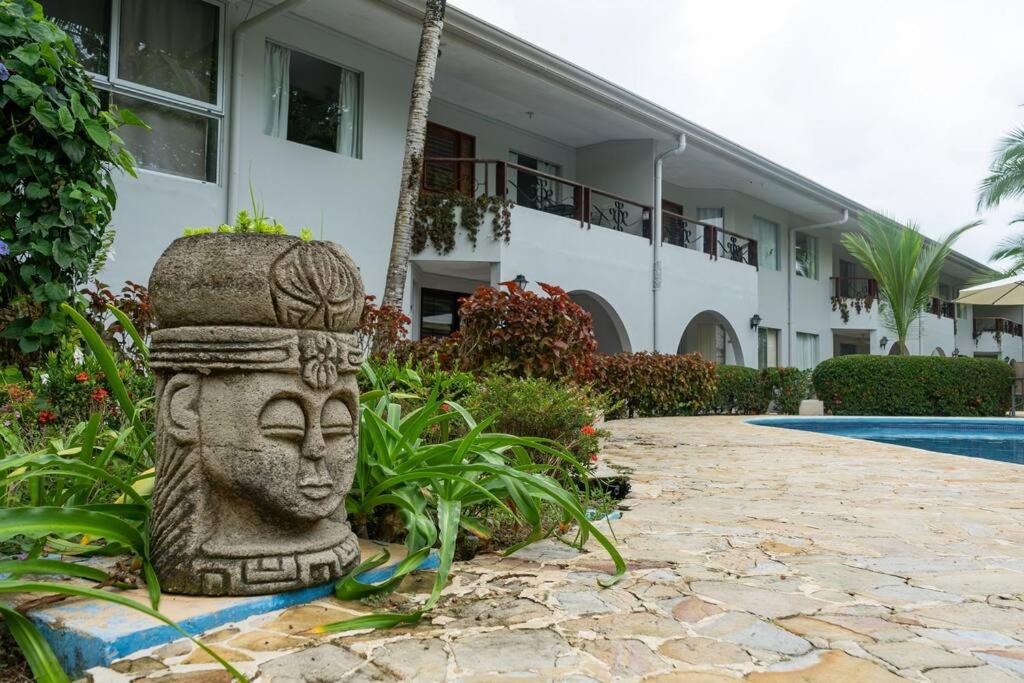 Tropical Oasis Family 2bdr