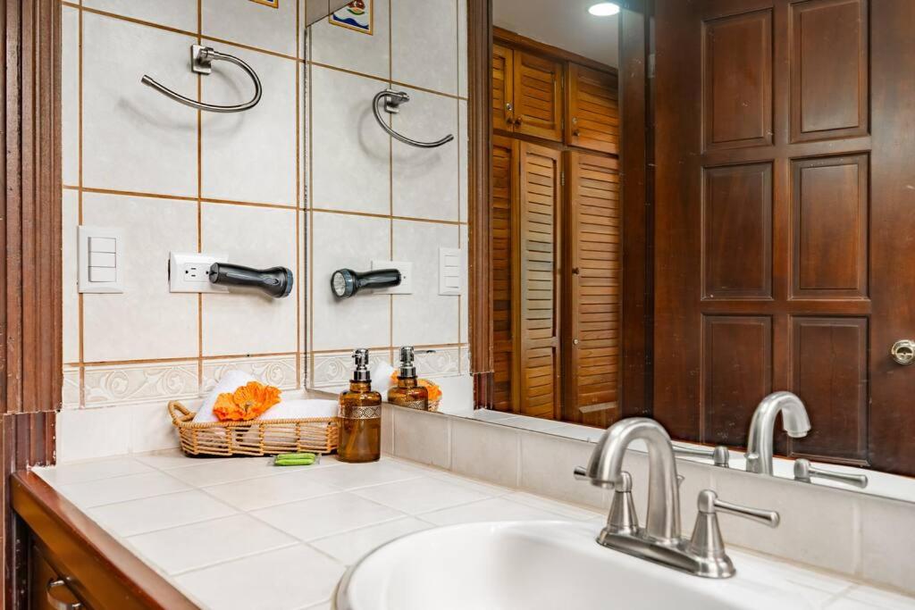 Tropical Oasis Family 2bdr