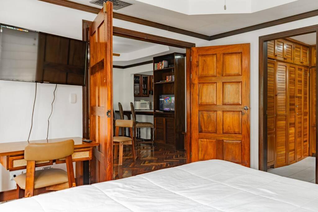 Tropical Oasis Family 2bdr