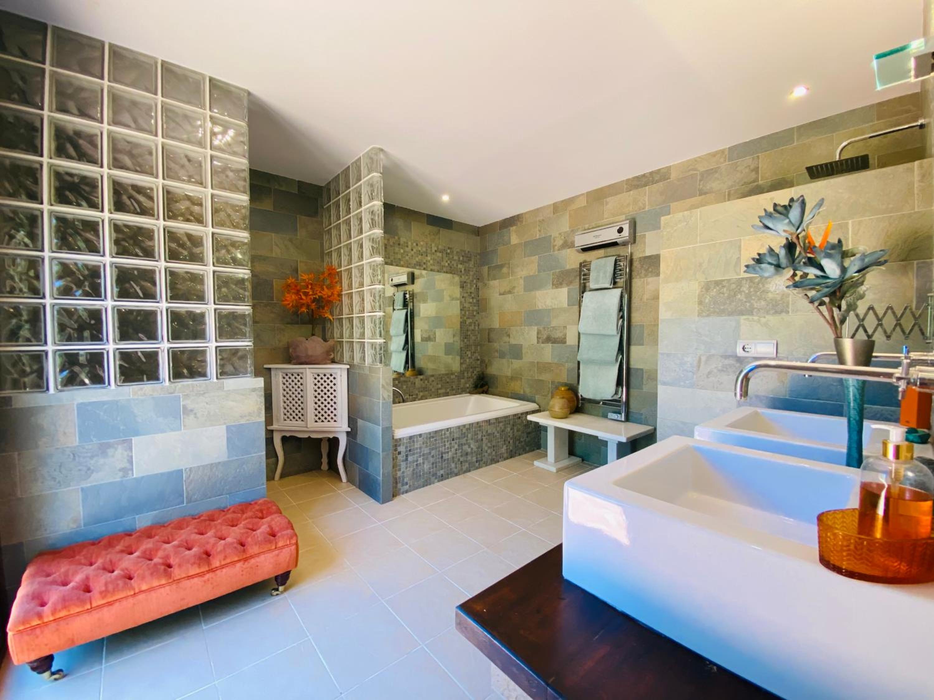 Peaceful 3 Bedroom Villa with Infinity Pool Estepona Marbella