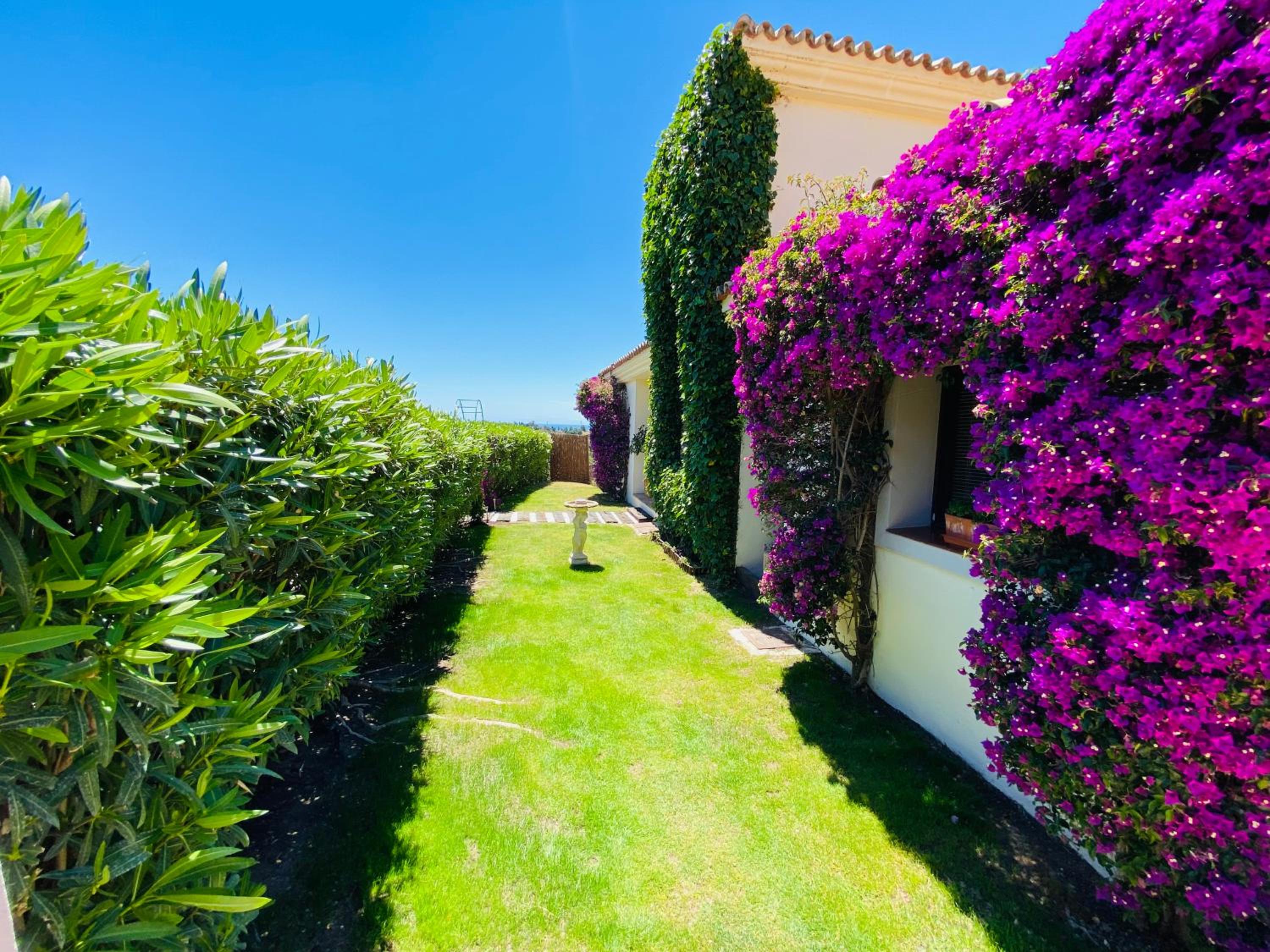 Peaceful 3 Bedroom Villa with Infinity Pool Estepona Marbella