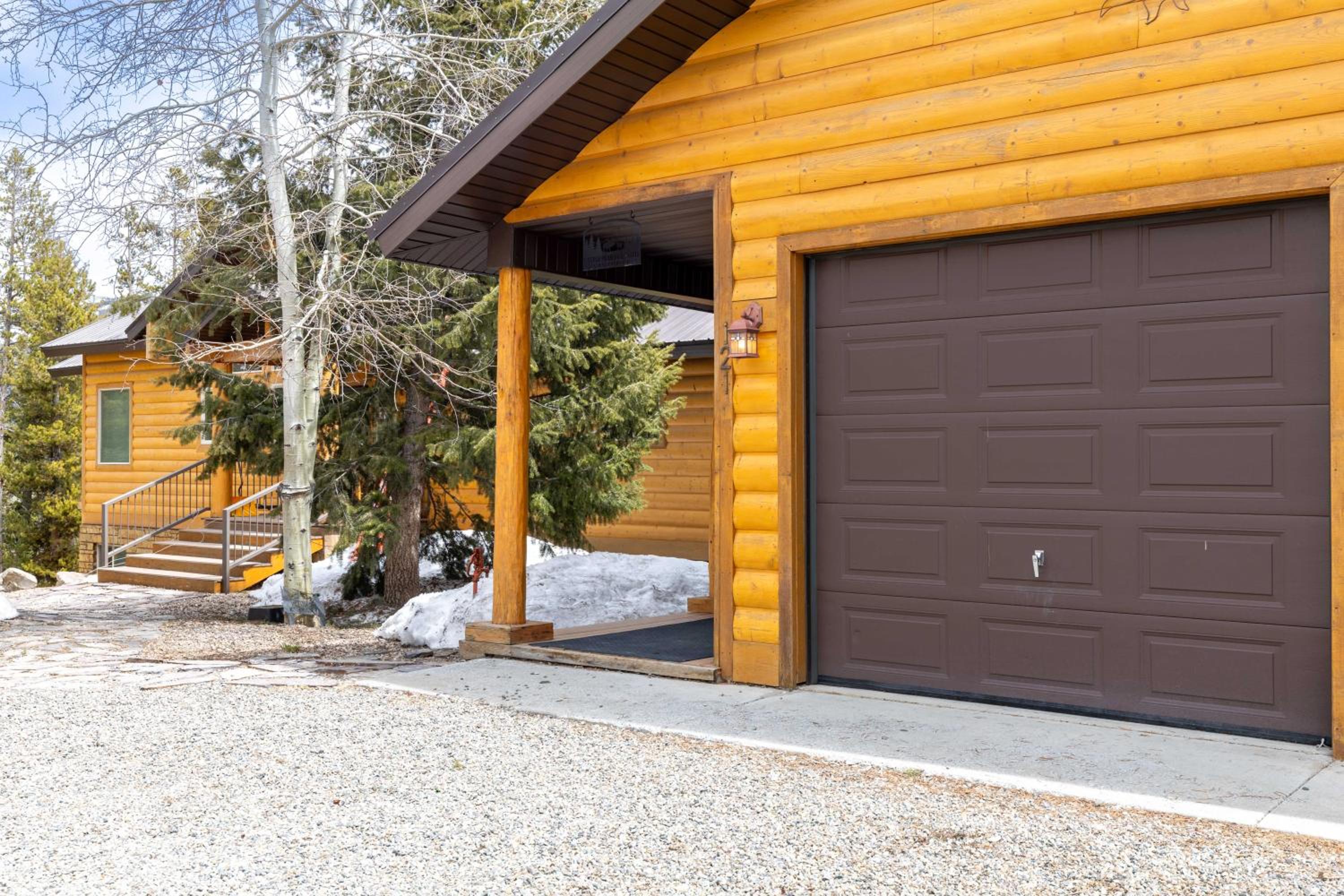 Smiley Creek Log Cabin in Idyllic Location for Hiking and Snowmobiling view 4