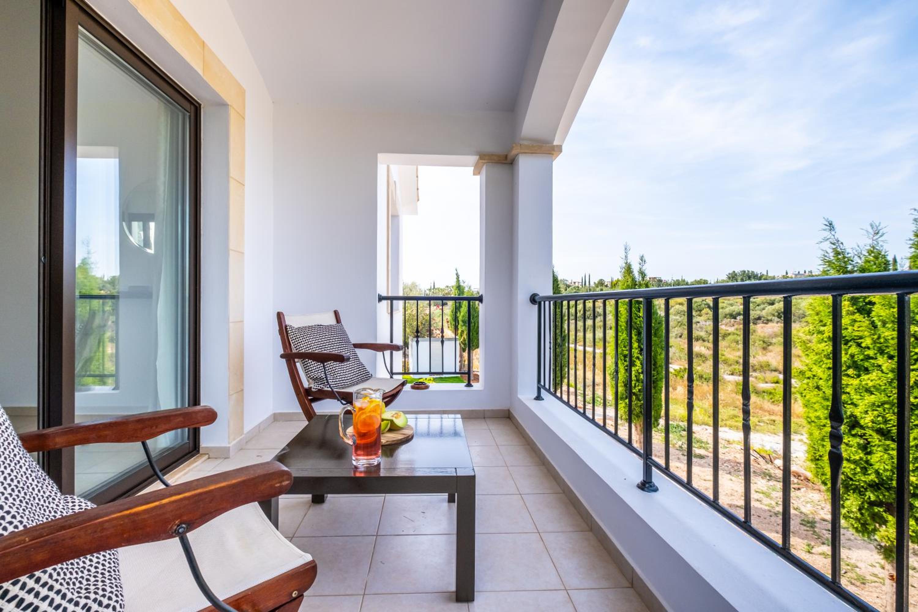 Sunny Paradise Luxury Villa & Hot Tub